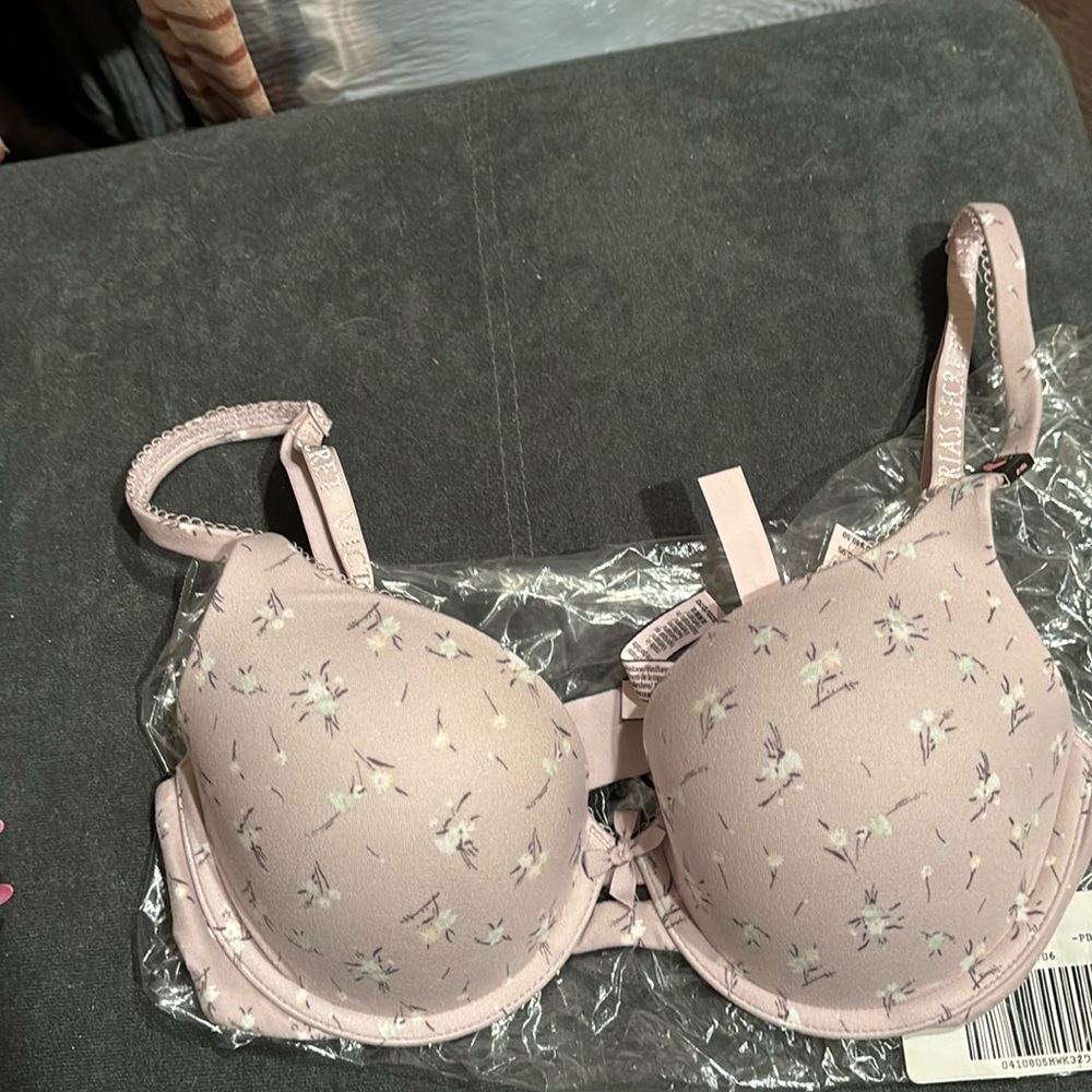 Brand new Victoria’s secret bra 32D